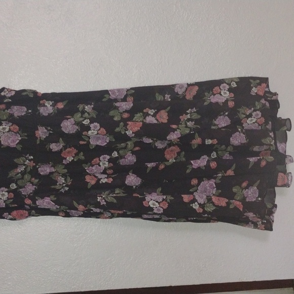 Torrid black floral midi Flowy Lightweight Dress 0/L - Picture 3 of 7